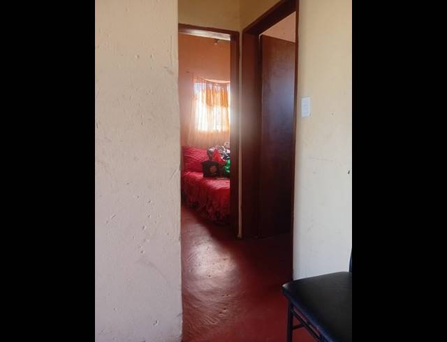 2 BEDROOM HOUSE FOR SALE IN TSAKANE